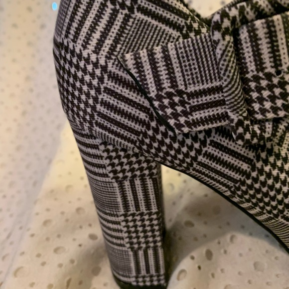 Comfort Est. 1946 Mary Jane Pumps - Picture 8 of 16